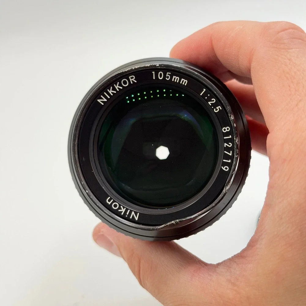 Nikon Nikkor 105mm f2.5 AI Manual Focus Portrait Lens F-Mount W/ Caps 812719